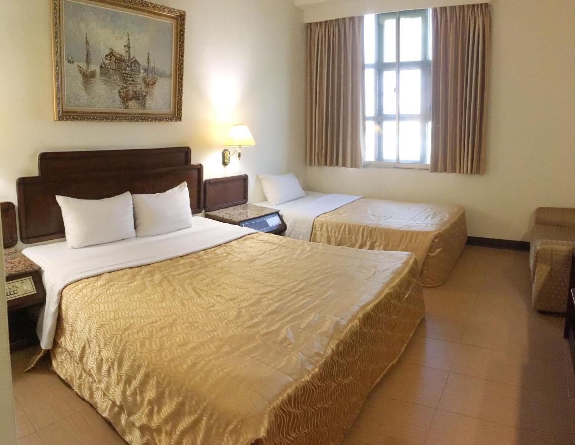 文南哥爸妻夫飯店 Hotel Tainan Buitenkant foto