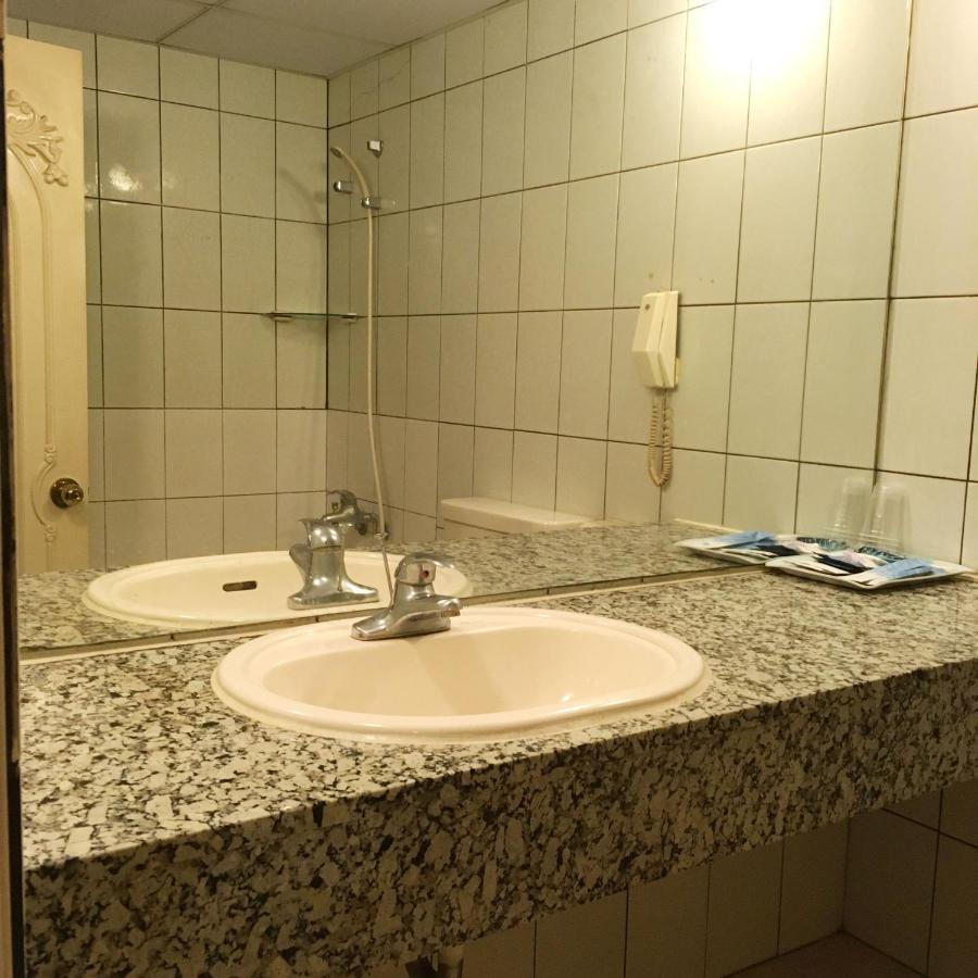 文南哥爸妻夫飯店 Hotel Tainan Buitenkant foto