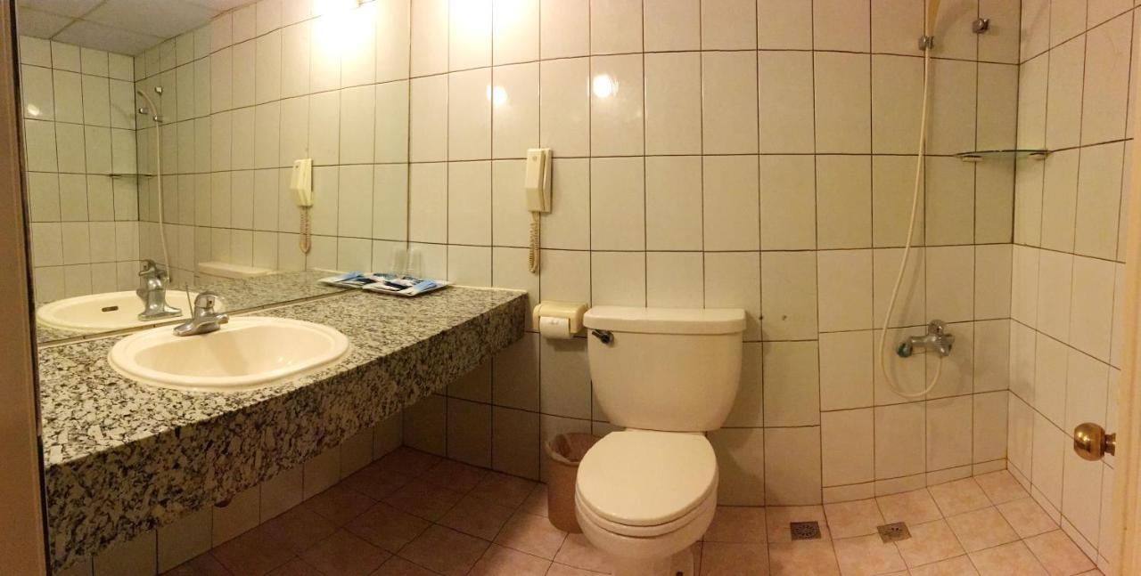 文南哥爸妻夫飯店 Hotel Tainan Buitenkant foto