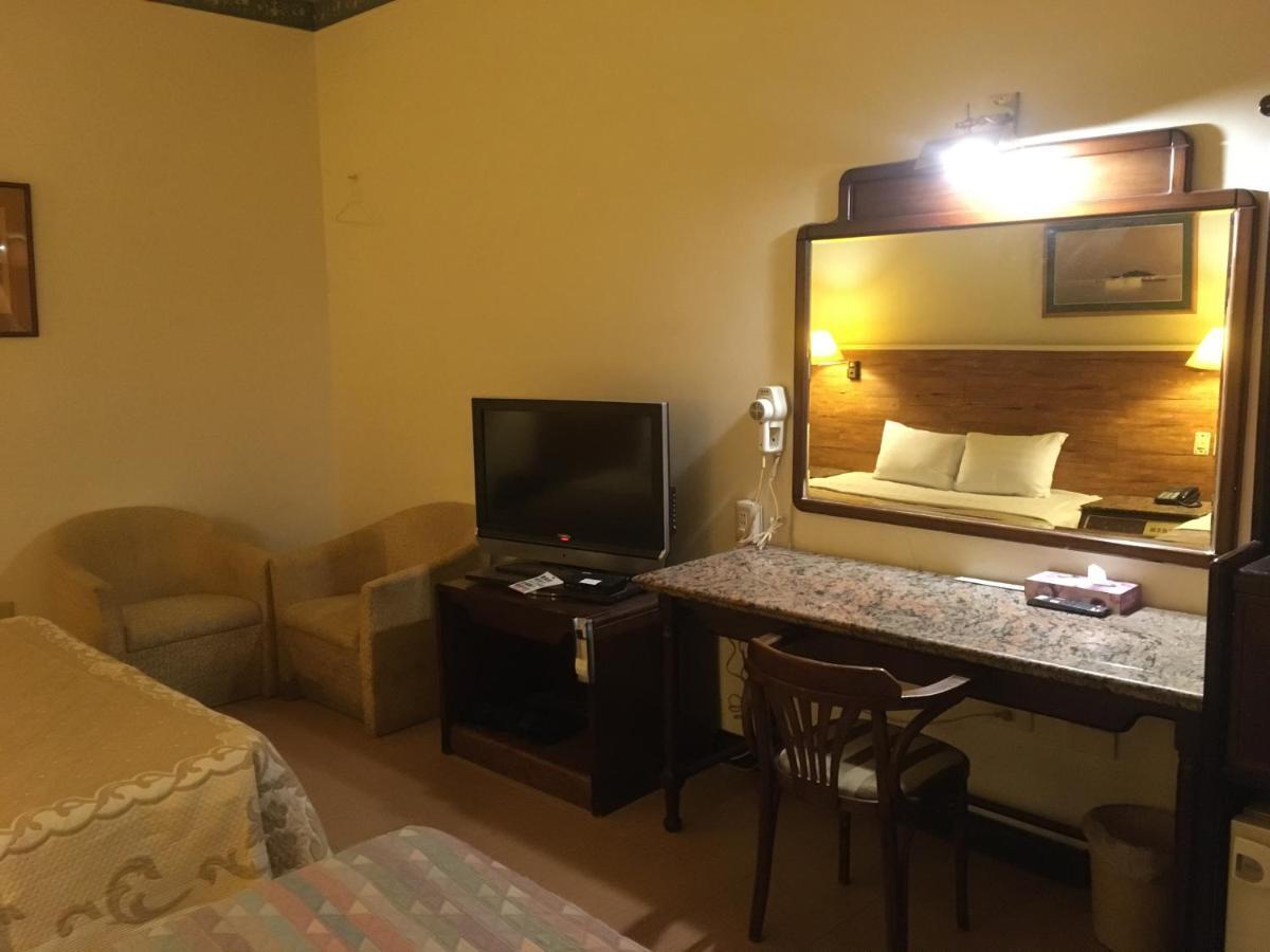 文南哥爸妻夫飯店 Hotel Tainan Buitenkant foto