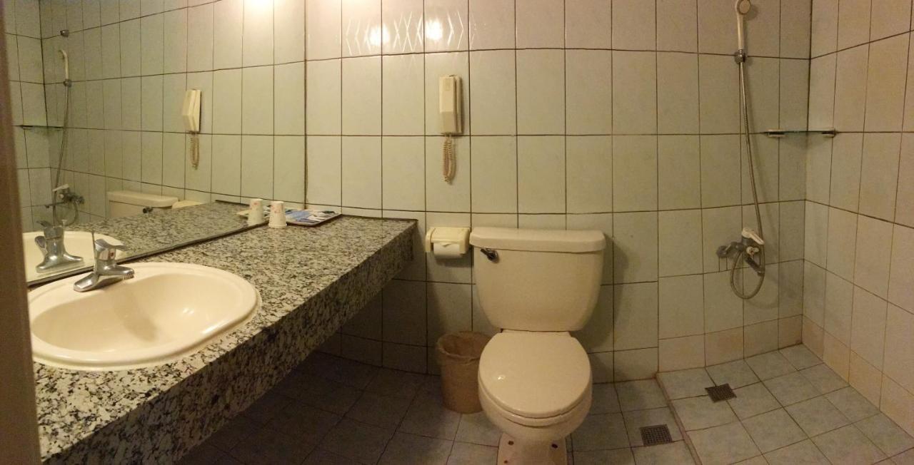 文南哥爸妻夫飯店 Hotel Tainan Buitenkant foto
