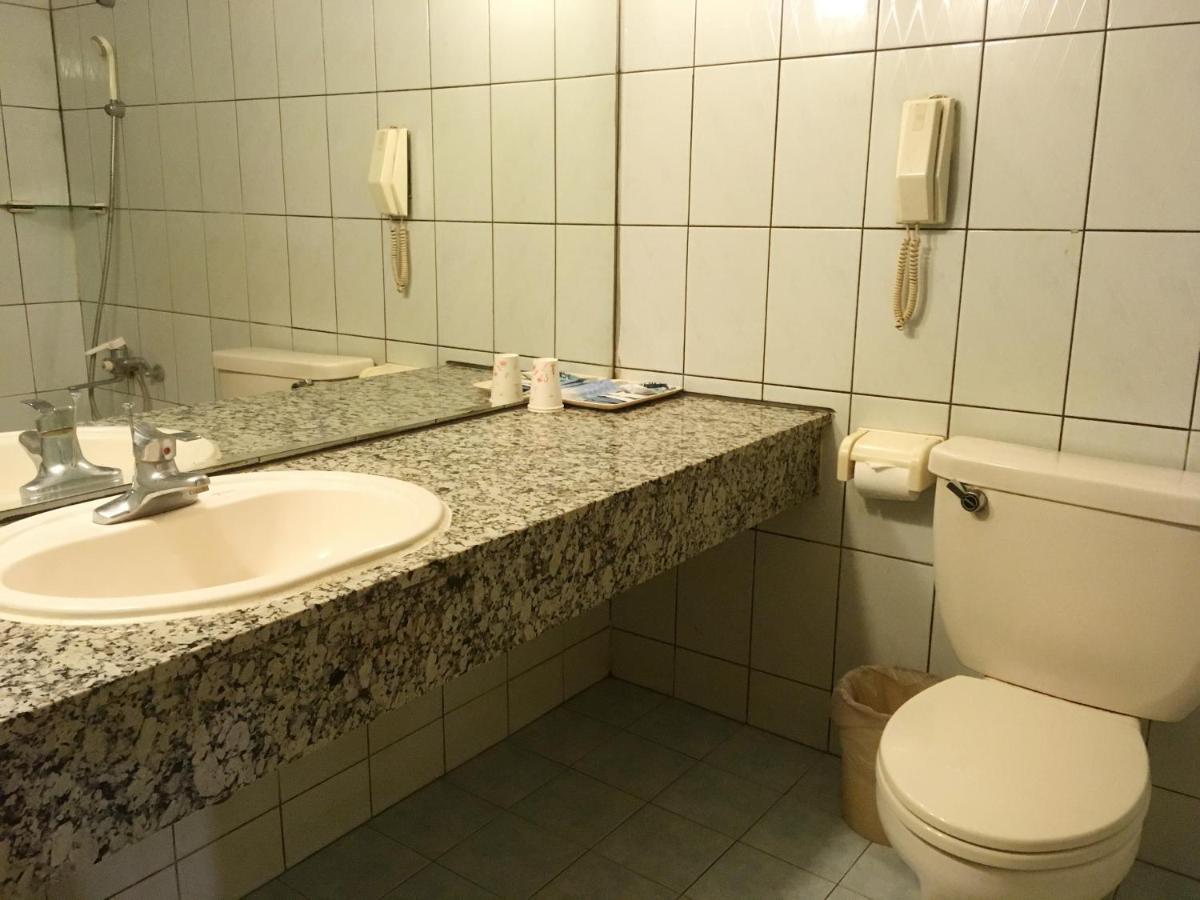 文南哥爸妻夫飯店 Hotel Tainan Buitenkant foto