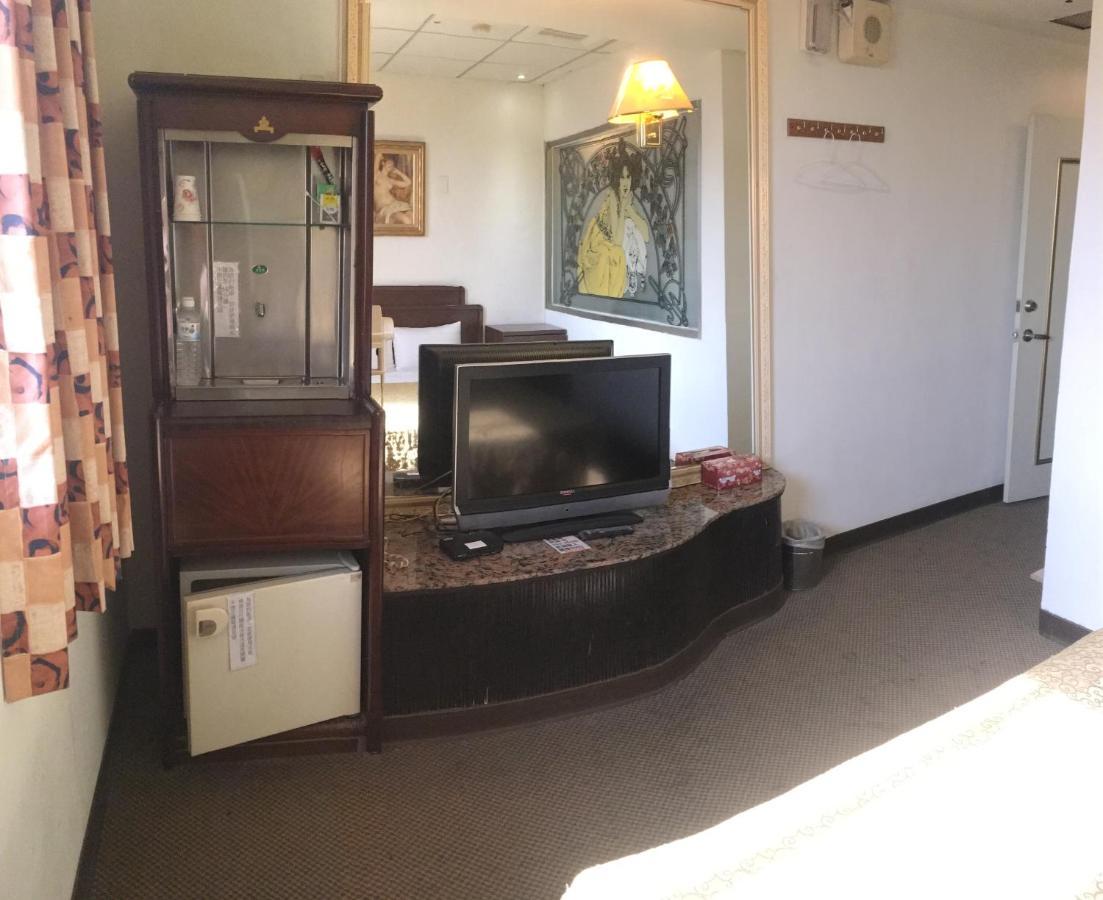 文南哥爸妻夫飯店 Hotel Tainan Buitenkant foto